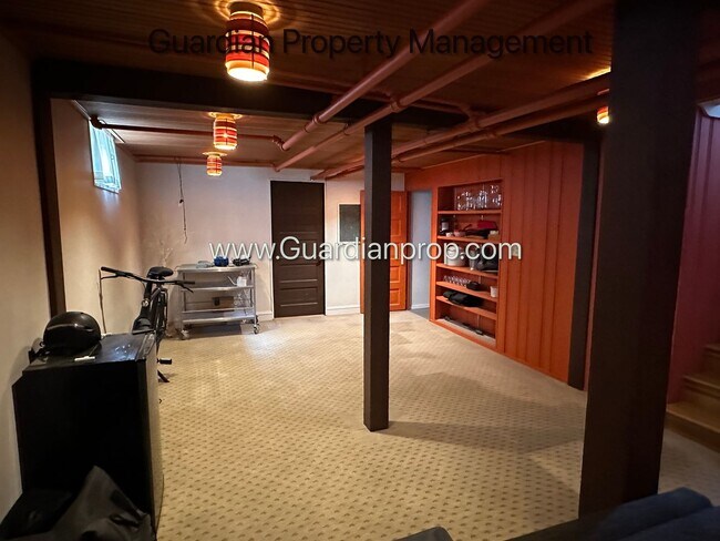 Building Photo - Lake is the Isles Single Family Home, 2 Car Garage, Dishwasher, Fenced Yard