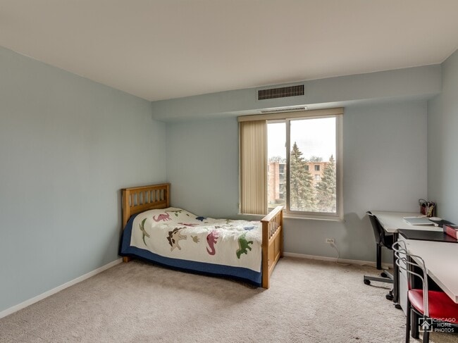 Building Photo - 1515 E Central Rd