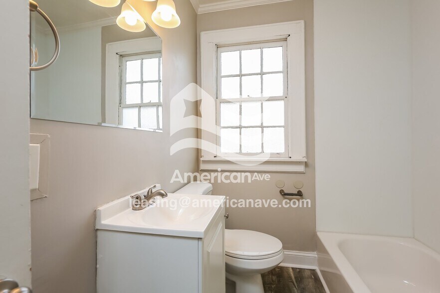 Building Photo - 2229 Ridgewood Ave