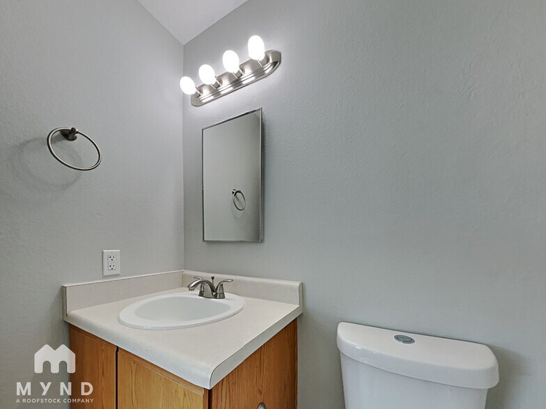 Building Photo - 11903 W Cabrillo Dr