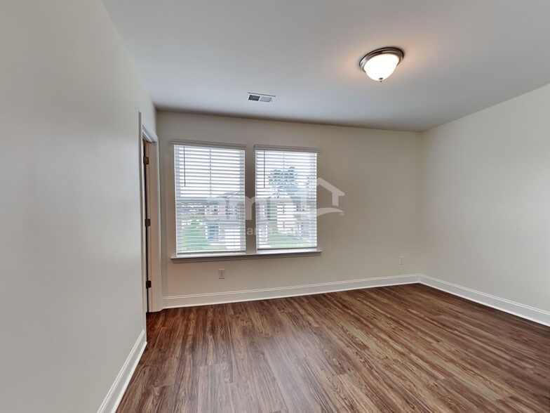 Building Photo - 318 Azore Way