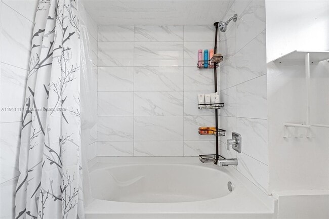 Building Photo - 8351 SW 39th Ct