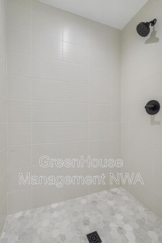 Building Photo - 627 SW C St