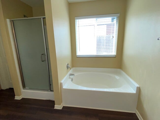 Building Photo - 7707 Bridgepointe Dr