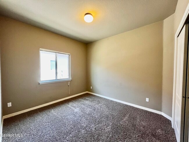 Building Photo - 3133 Clearbrook