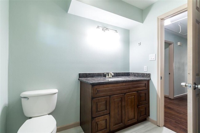 Building Photo - 5402 Sheraton Oaks Dr