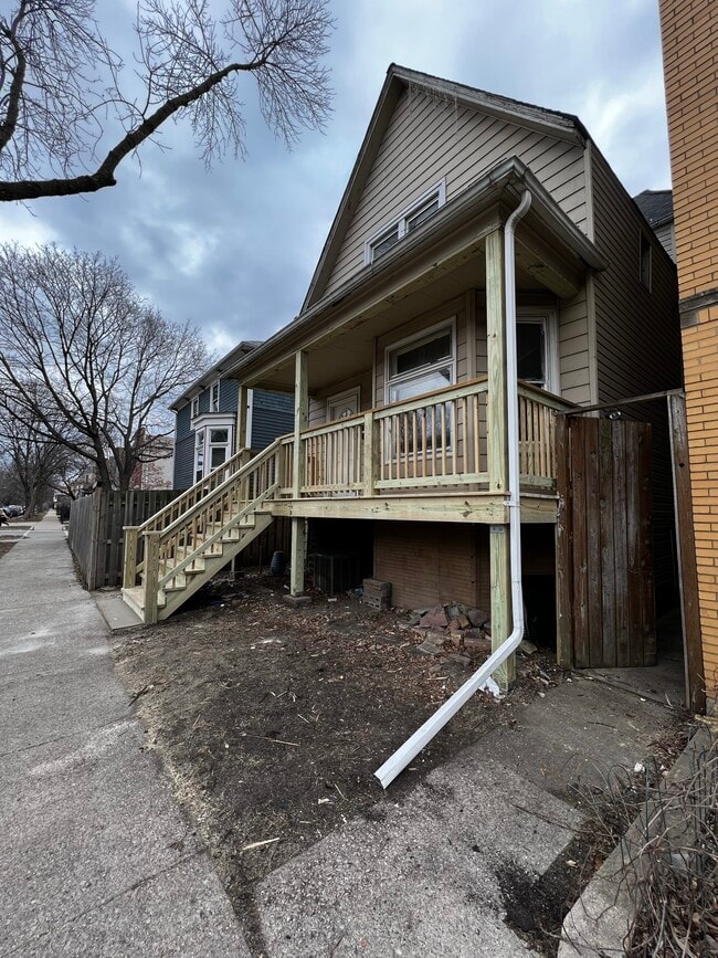 Primary Photo - 2451 N Monticello Ave