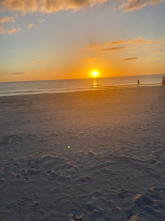 Building Photo - 7261 Bay St