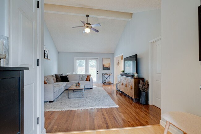 Building Photo - 5148 Village Trce