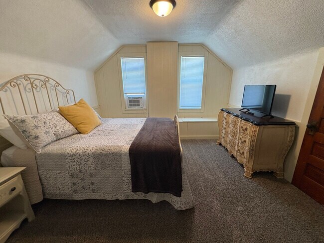 Building Photo - 601 Rumely St