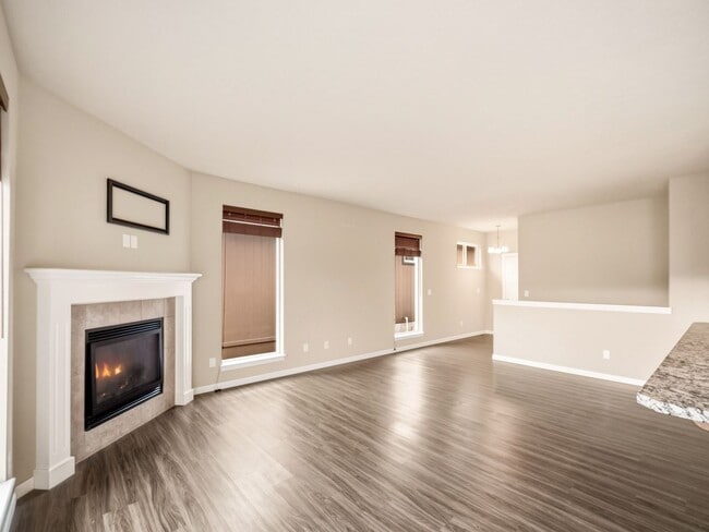 Building Photo - Spacious 5-Bedroom Home with Private Yard & Parking in Spokane