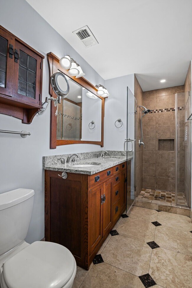 Building Photo - 815 Sudbury Rd NE