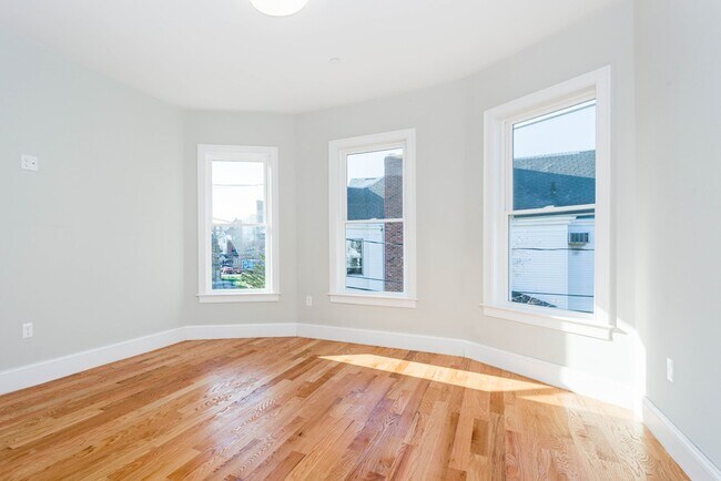 Building Photo - 220 Ashmont St