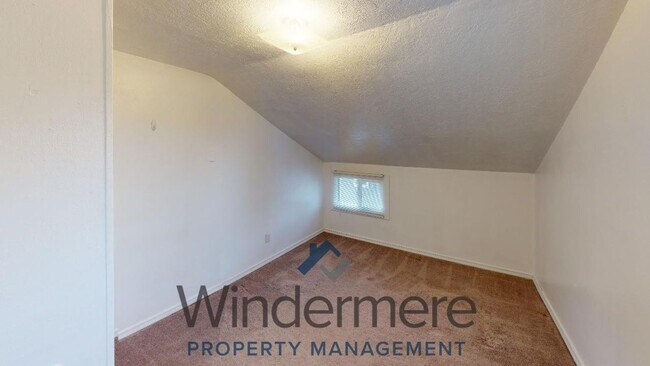 Building Photo - Birch904