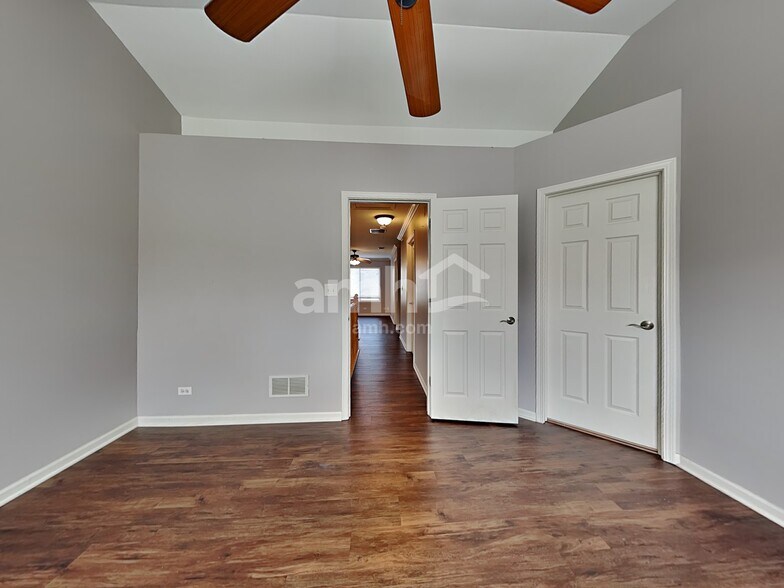 Building Photo - 680 Lincoln Station Dr
