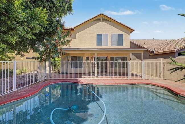 Building Photo - 820 N Granada Dr