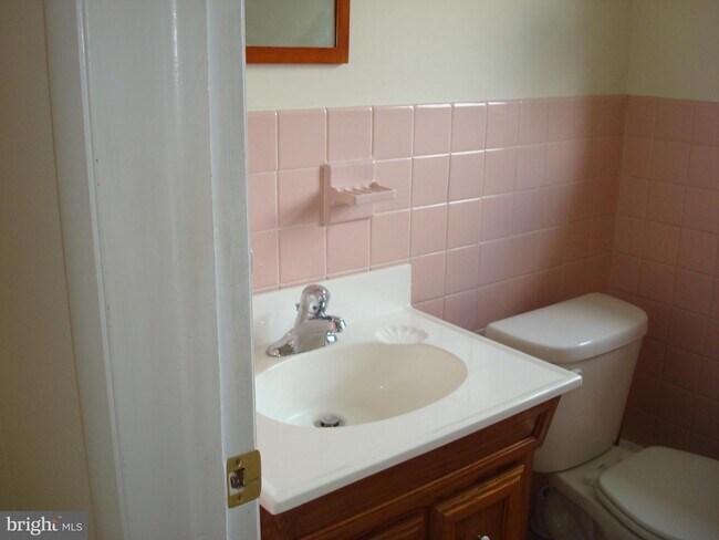 Building Photo - 1158 Horseshoe Pike