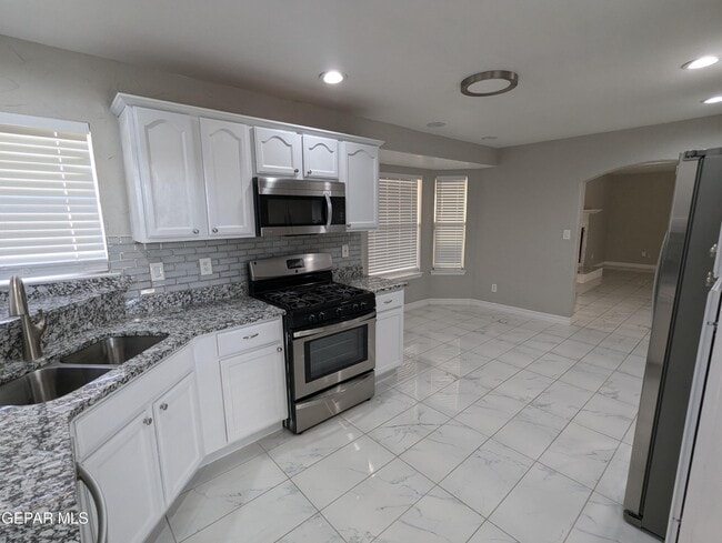Building Photo - 636 Paseo De Flor Cir