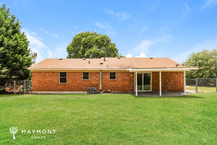 Building Photo - 2515 Teakwood Dr