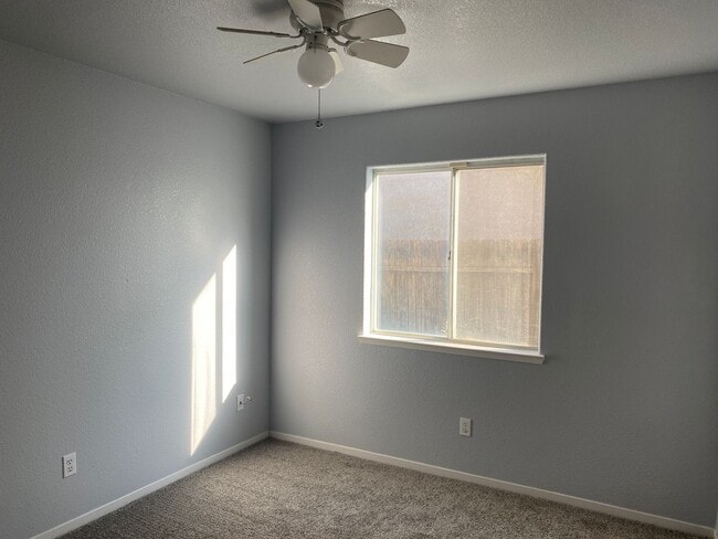 Building Photo - COMING SOON!! VERY NICE HOME 4 BEDROOM 2 BATHS