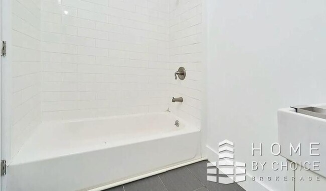 Building Photo - 1 bedroom in BROOKLYN NY 11222