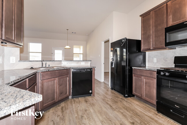 Building Photo - 15149 Meadow Glen S