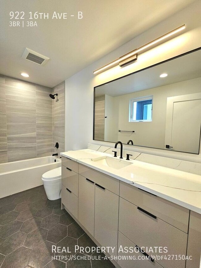 Building Photo - 922 16th Ave