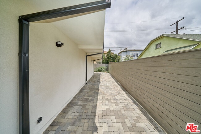 Building Photo - 603 W 41st Pl