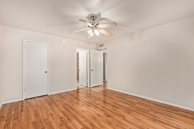 Building Photo - Beautifully upgraded 2 Bedroom/2 Bath Home...