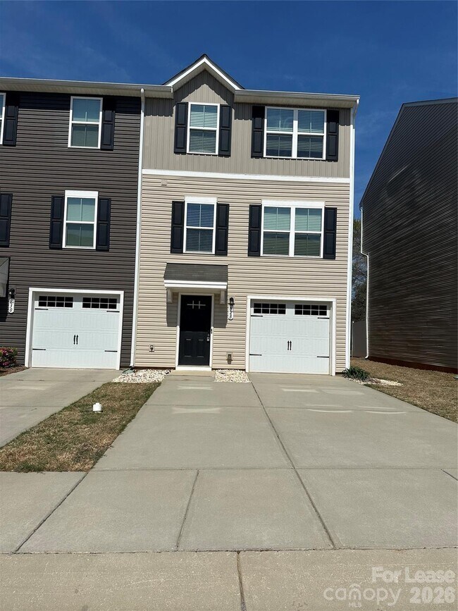 Building Photo - 828 Renee Ave