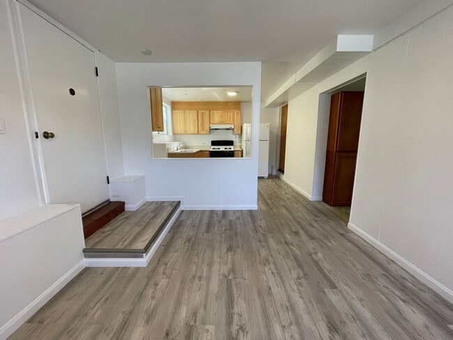 Building Photo - 926