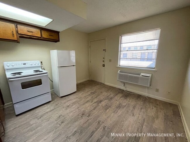 Building Photo - Village West Canyon