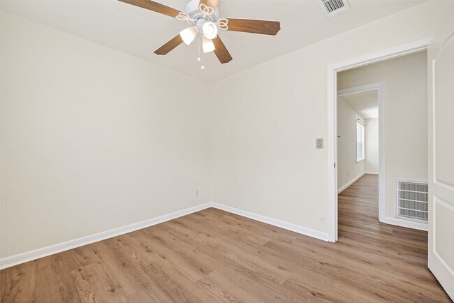 Building Photo - 7950 Longridge Dr