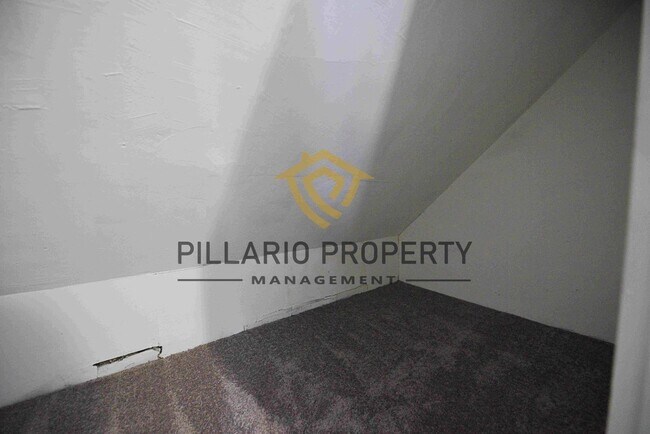 Building Photo - Close to Marion University, 3 Bedroom, 1.5...