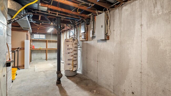 Building Photo - 1527 E Rockwell Ave