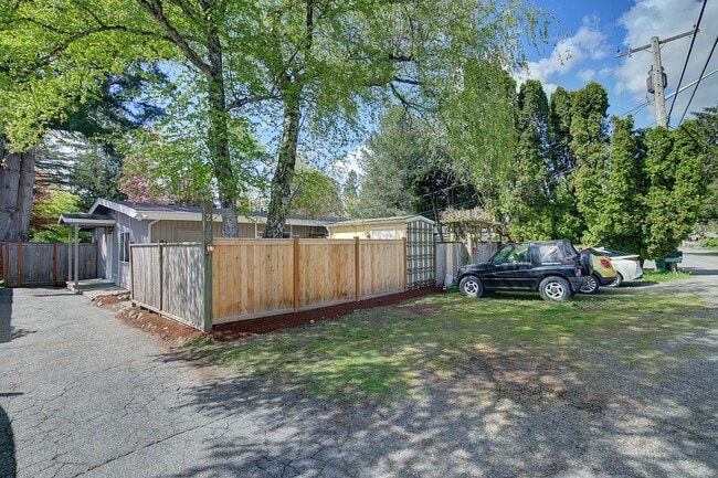 Building Photo - 2Bd/1Ba Issaquah Duplex