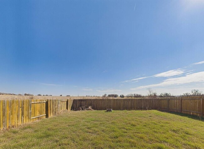 Building Photo - 525 Riverdale Dr