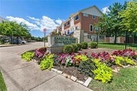 Building Photo - 13420 Lyndhurst St