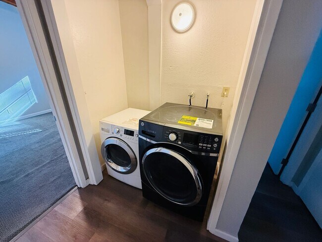 Building Photo - 2 bed 1 bath unit for rent in South Lake Tahoe