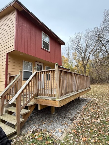 Building Photo - 9775 N Rock Ridge Rd