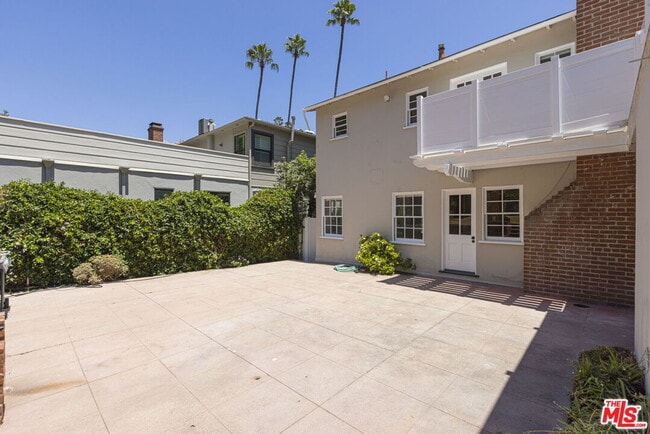 Building Photo - 2547 Canyon Dr
