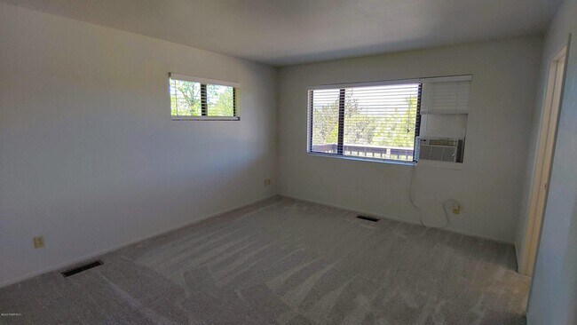 Building Photo - 1015 Fair St