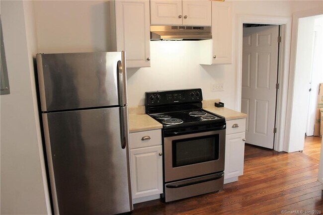 Building Photo - 13 E Walnut St