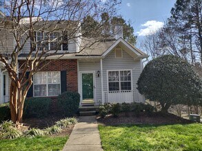 Building Photo - Move in Ready, End Unit Townhome located in Rossmore !