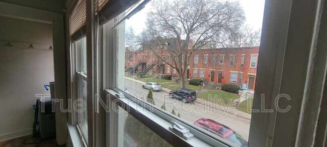 Building Photo - 1683 1/2 Oak Street