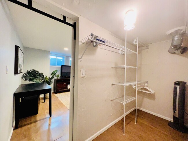 Building Photo - $0 DEPOSIT OPTION, CHARMING 3 BED 2 BATH TRADITIONAL BRICK HOME!! HUGE YARD, DETACHED GARAGE, COM...