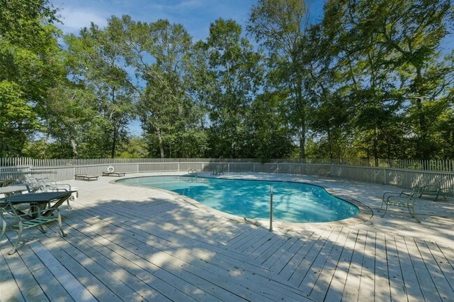 Building Photo - 56 Hideaway Dr