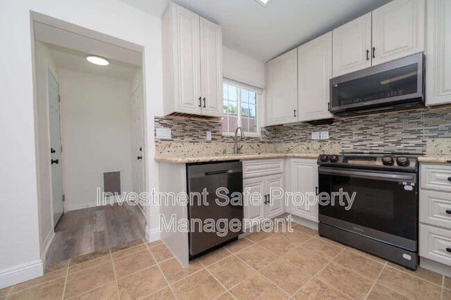Building Photo - 346 Inkopah St