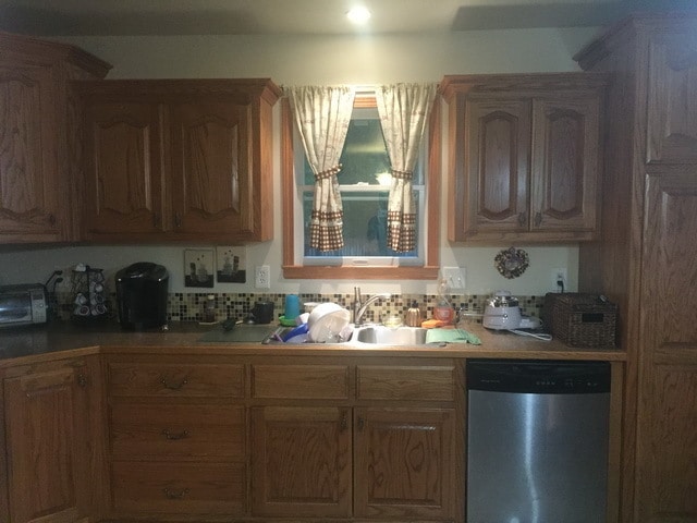 Building Photo - 3 bed 2 bath off Scenic Drive - AVAILABLE ...