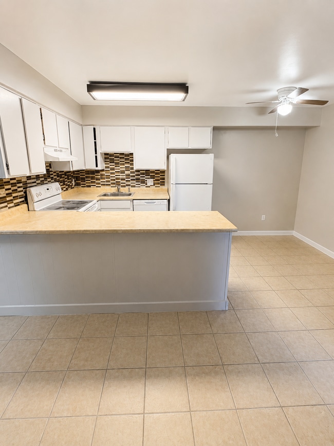 Building Photo - 5995 W Hampden Ave
